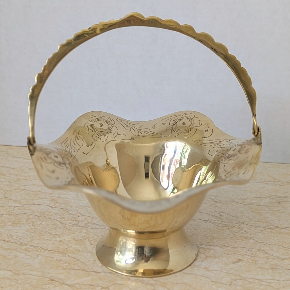Vintage Brass Etched Scalloped Edge Shiny Basket Movable Handle Cottagecore